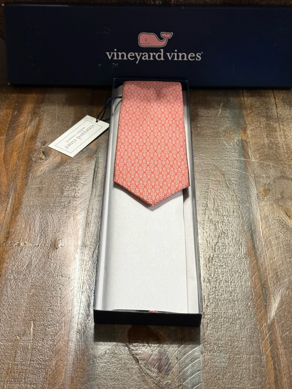 Vineyard Vines 100% Silk Men’s Coral Geometric Printed Neck Tie NIB